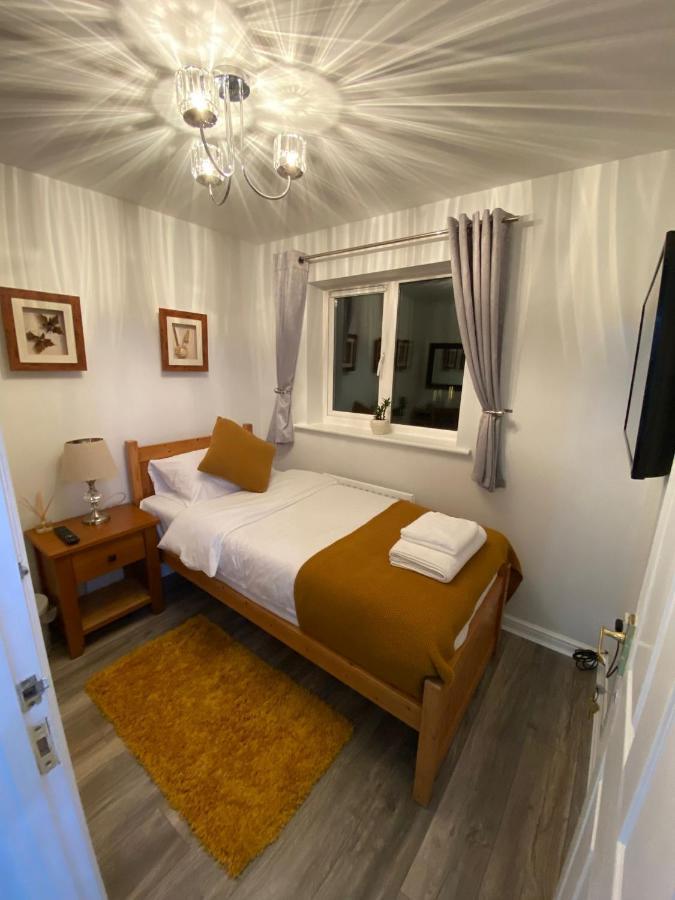 נוטינגהאם Room Only- Option Of The Entire House If Available - Private Property In Quiet Estate מראה חיצוני תמונה